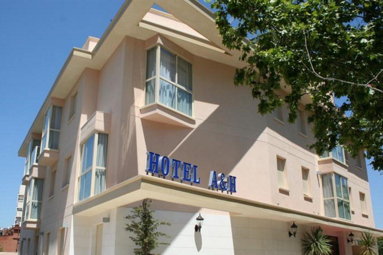 Hotel Suites Feria De Madrid Exterior photo
